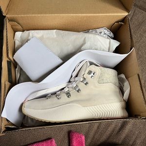 Womens Sorel fashion sneakers size 7